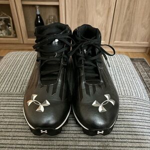 Men’s Underarmour Cleats